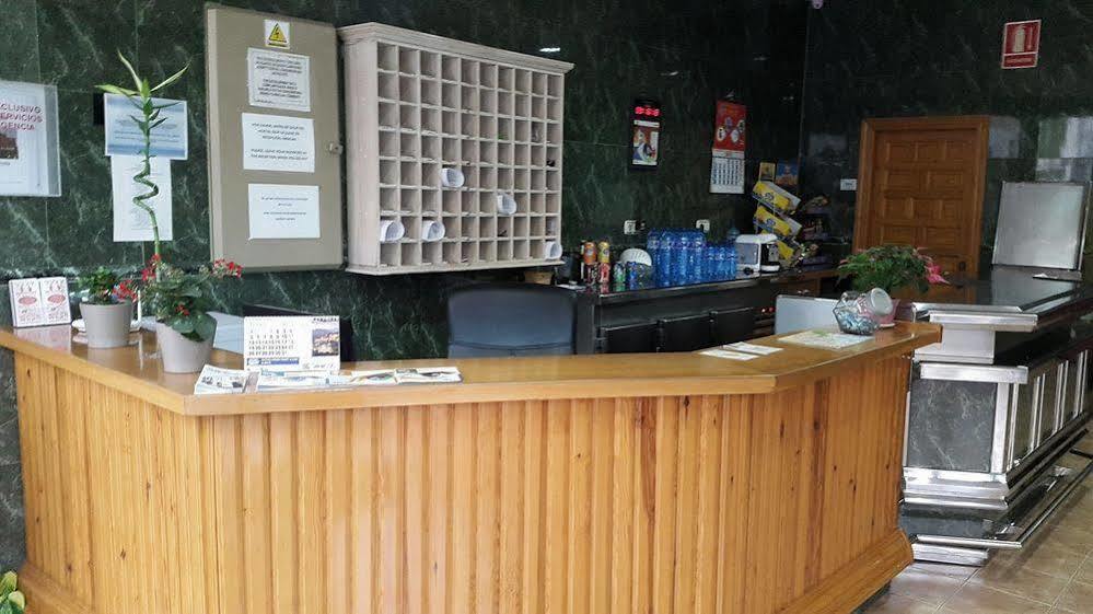 Hostal La Casa De Enfrente Малага Экстерьер фото