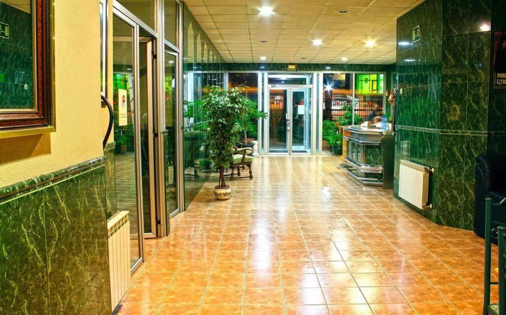 Hostal La Casa De Enfrente Малага Экстерьер фото