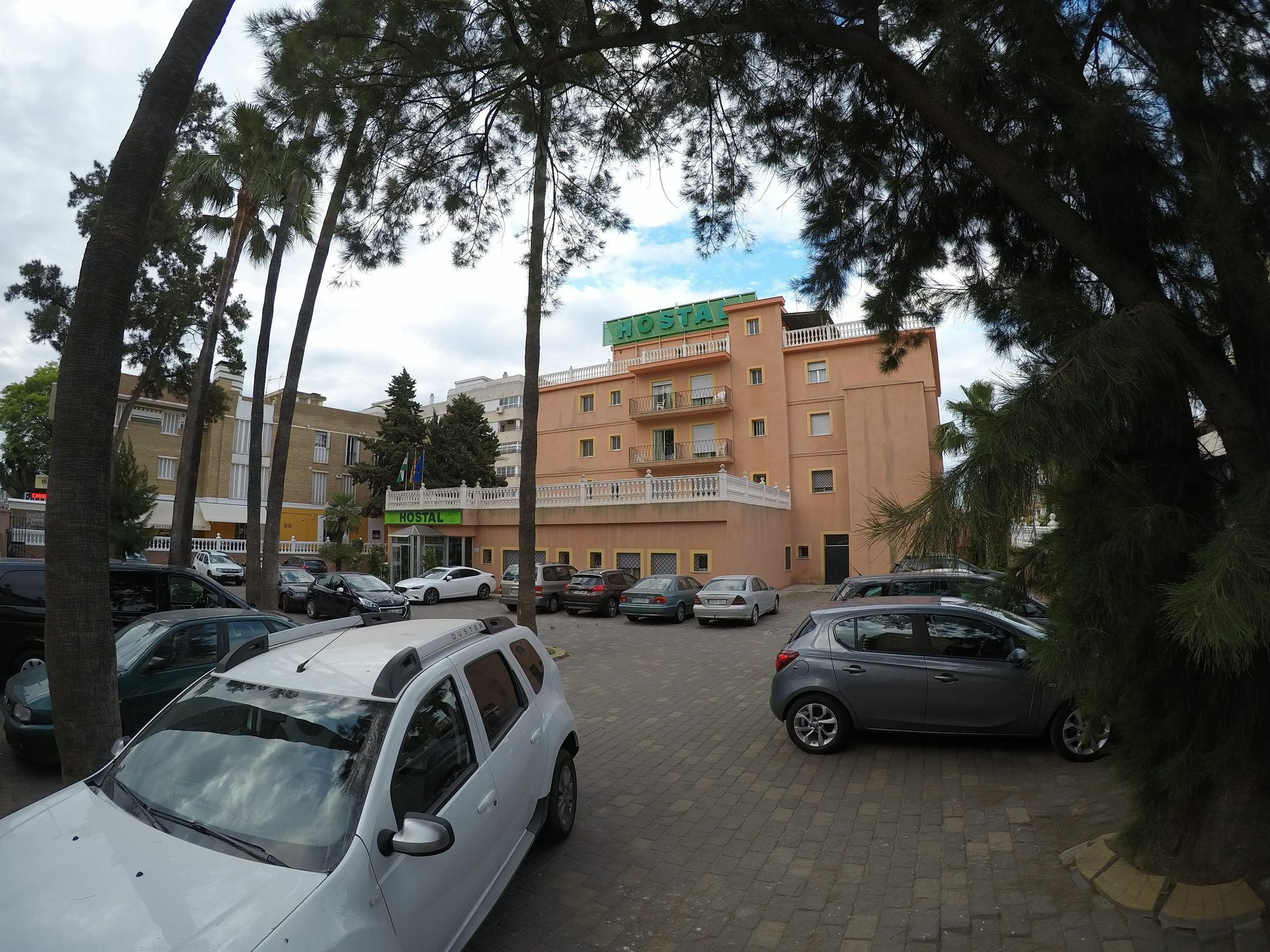 Hostal La Casa De Enfrente Малага Экстерьер фото