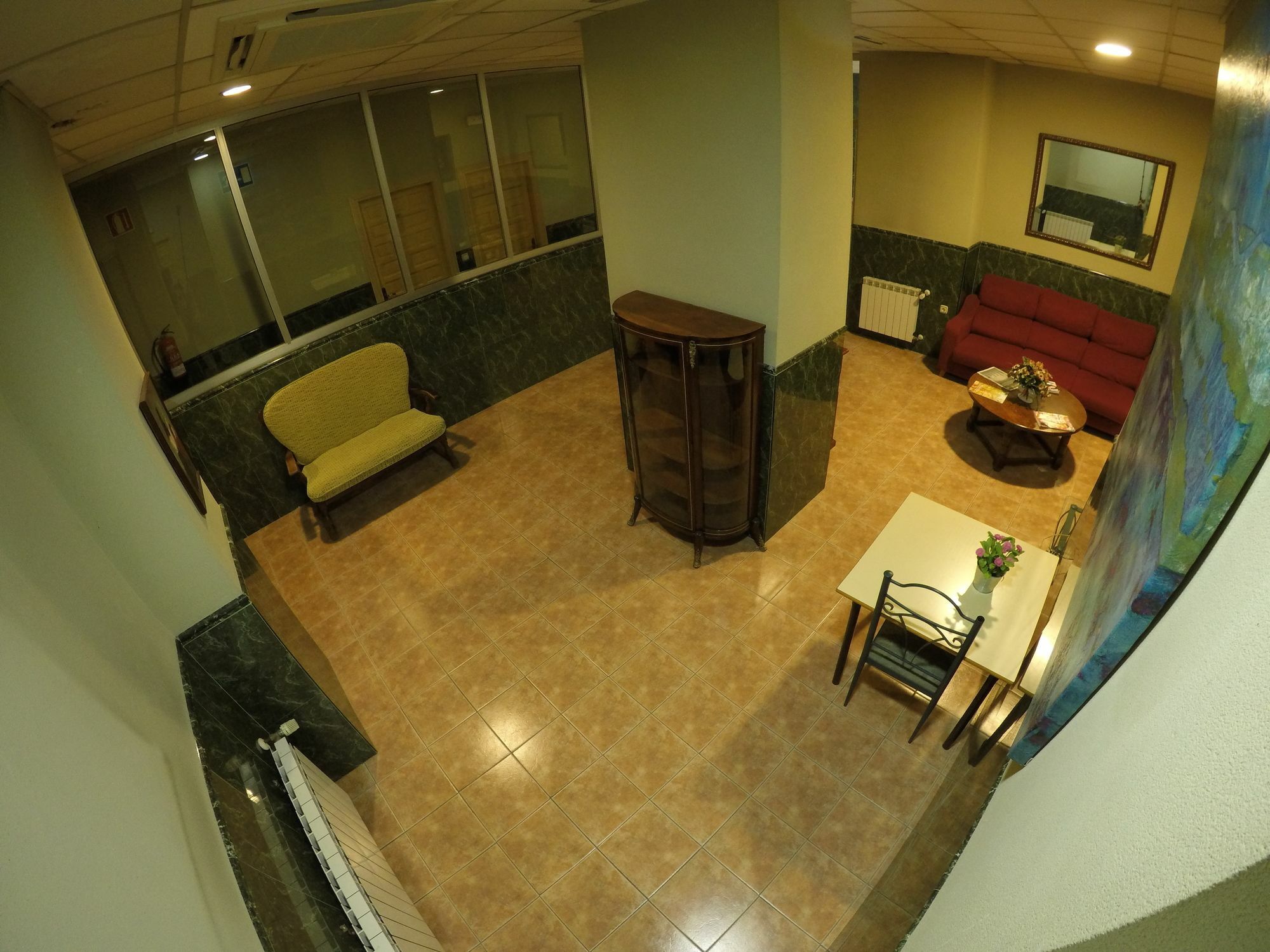 Hostal La Casa De Enfrente Малага Экстерьер фото