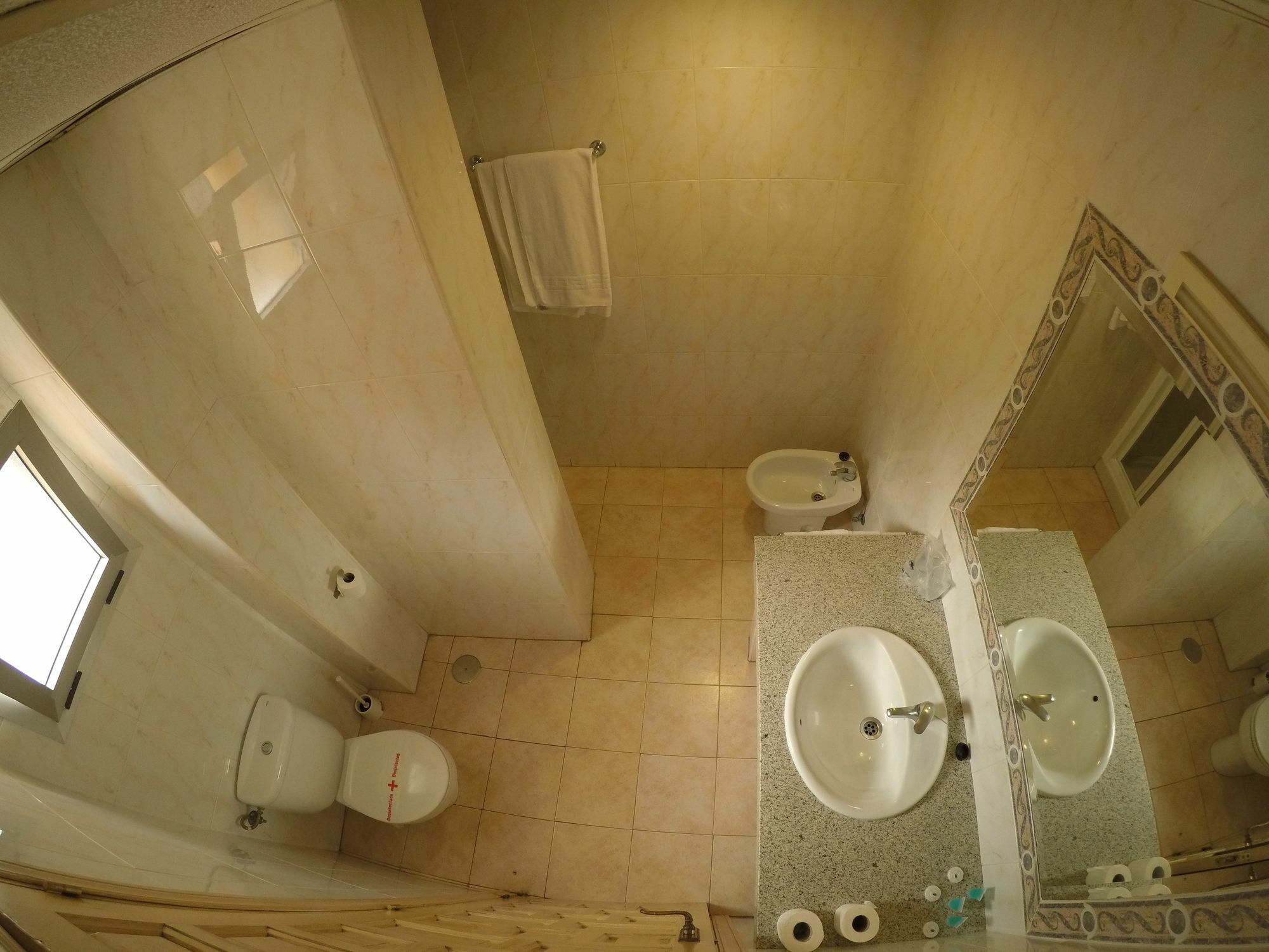 Hostal La Casa De Enfrente Малага Экстерьер фото